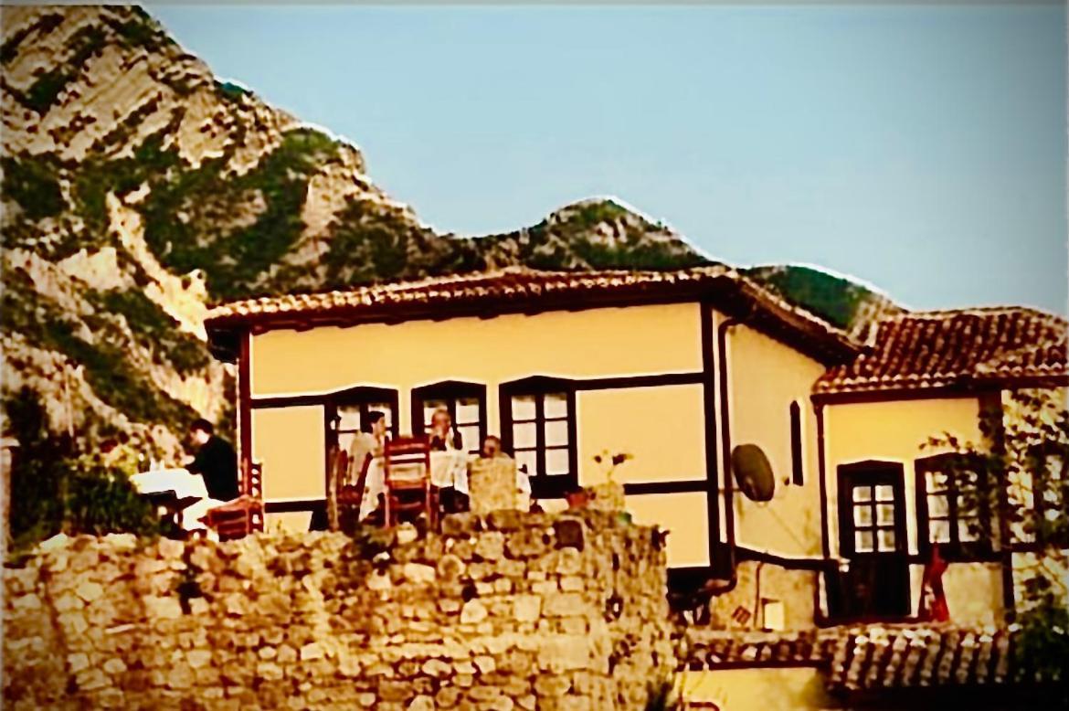 Rooms Emiliano Castle Of Kruja Exterior photo