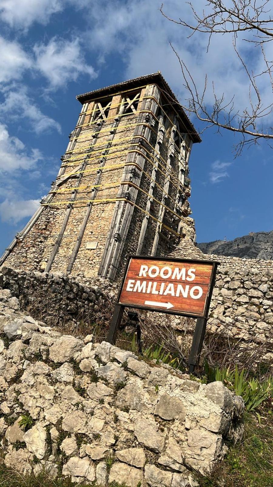 Rooms Emiliano Castle Of Kruja Exterior photo